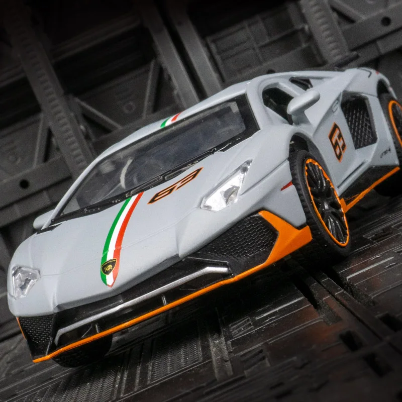 

1:32 модель раллийного автомобиля Lamborghini LP780-4 из сплава с дверцами и багажником, которую можно открыть в качестве детских игрушечных подарков