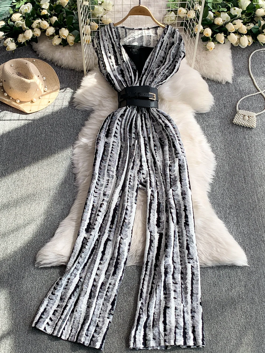 

Slimming Floral Print V-Ne ort Sve One-Piece Pants Women's Summer High Waist Belted Wide Leg Pants Ele Sle