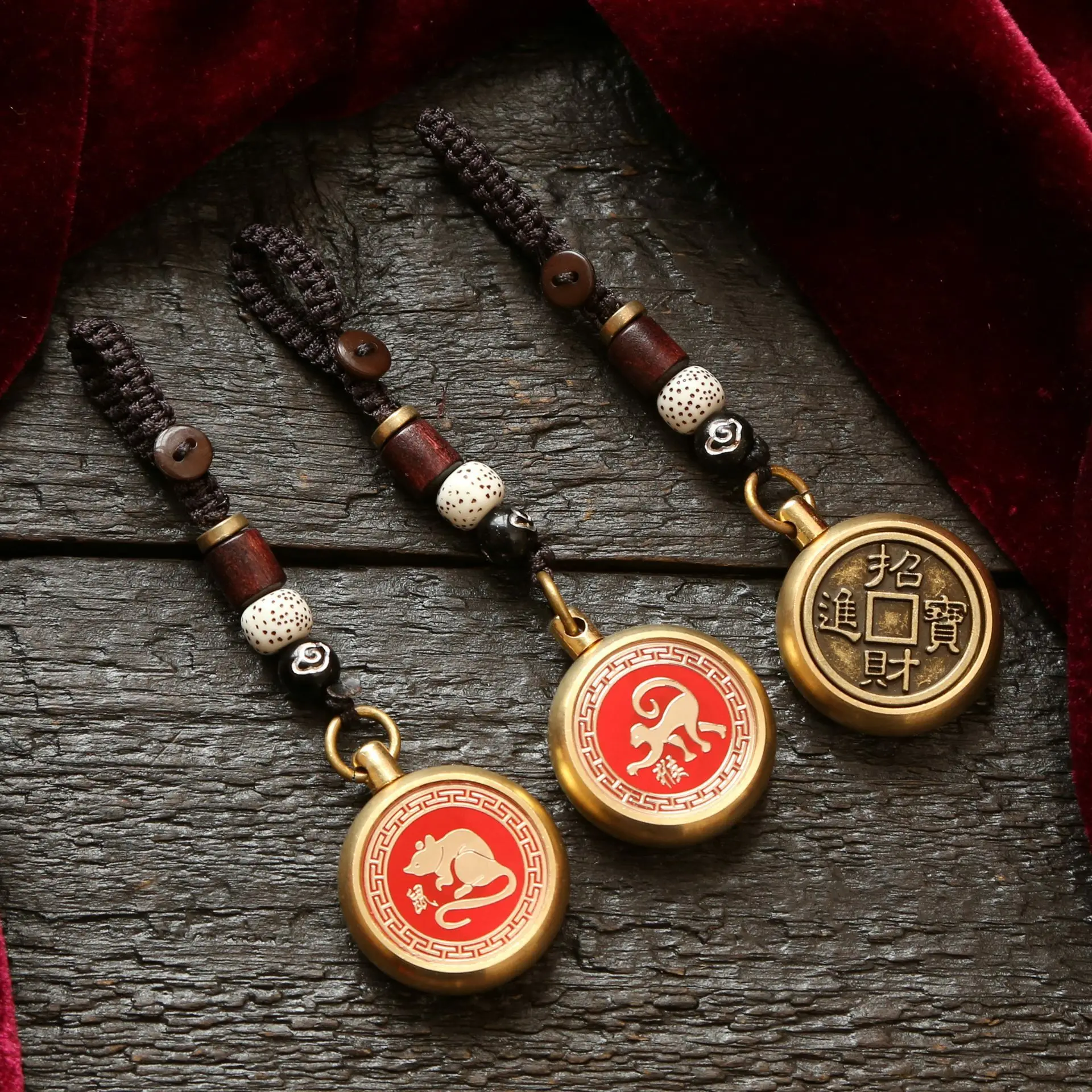 

Chinese Zodiac Lucky Keyring Red Wealth Pendant Vintage Amulet Rat Ox Tiger Rabbit Dragon Snake Horse Sheep Spin the keychain