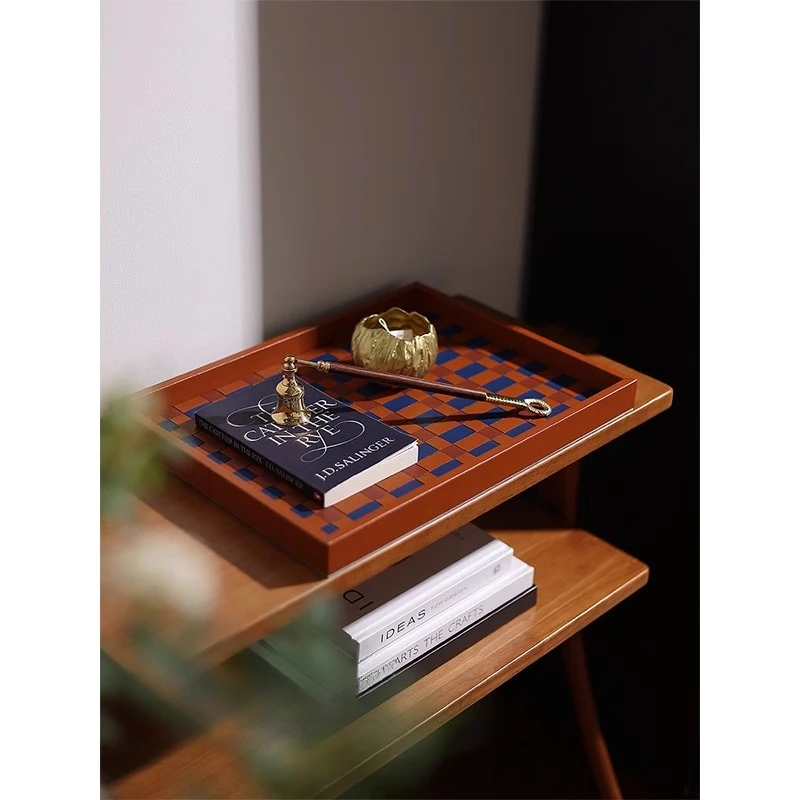 Boîte à mouchoirs d'entrée en damier tissé rétro pur fait à la main, ornement de thé en cuir