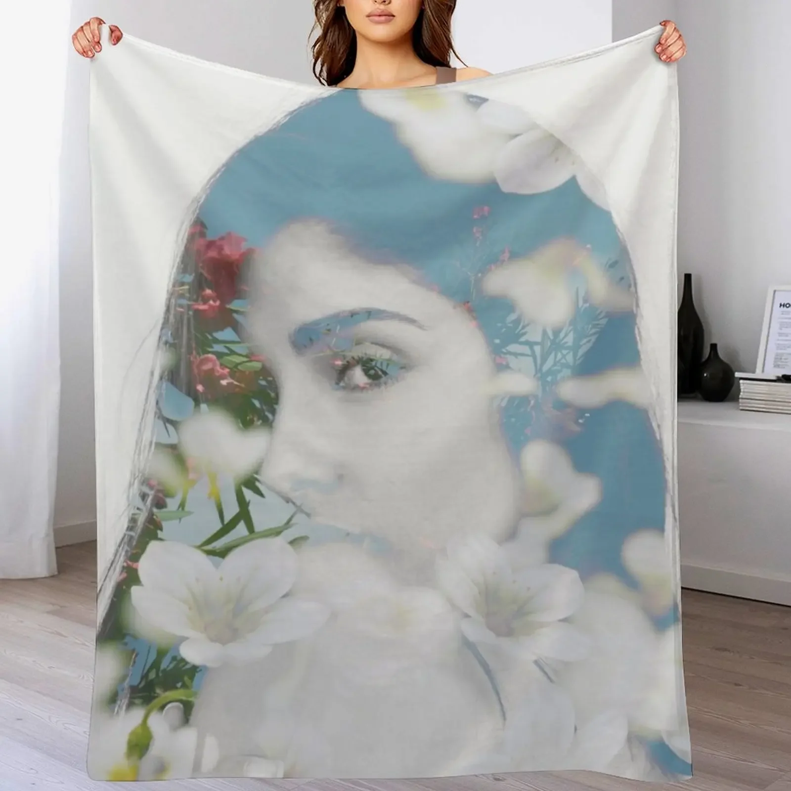 New Como la Flor Silhouette with Flowers Throw Blanket Large Decoratives Luxury Custom Blankets