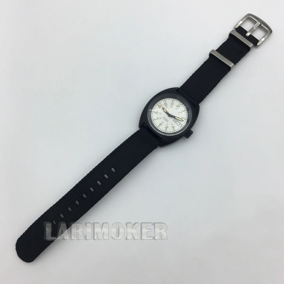 36mm 39mm パイロットウォッチ スタイリッシュなメンズ ナイロン ストラップ ドーム型コーティングされたガラス 日付窓ダイヤル NH36 ムーブメントに適しています