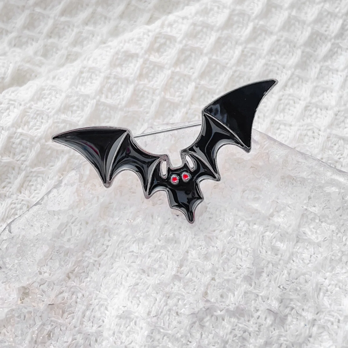 Vintage Broschen Rote Augen Schwarz Emaille Fledermaus Pins Gothic Steampunk Fliegende Flügel Tier Revers Abzeichen Für Frauen Männer Schmuck Zubehör