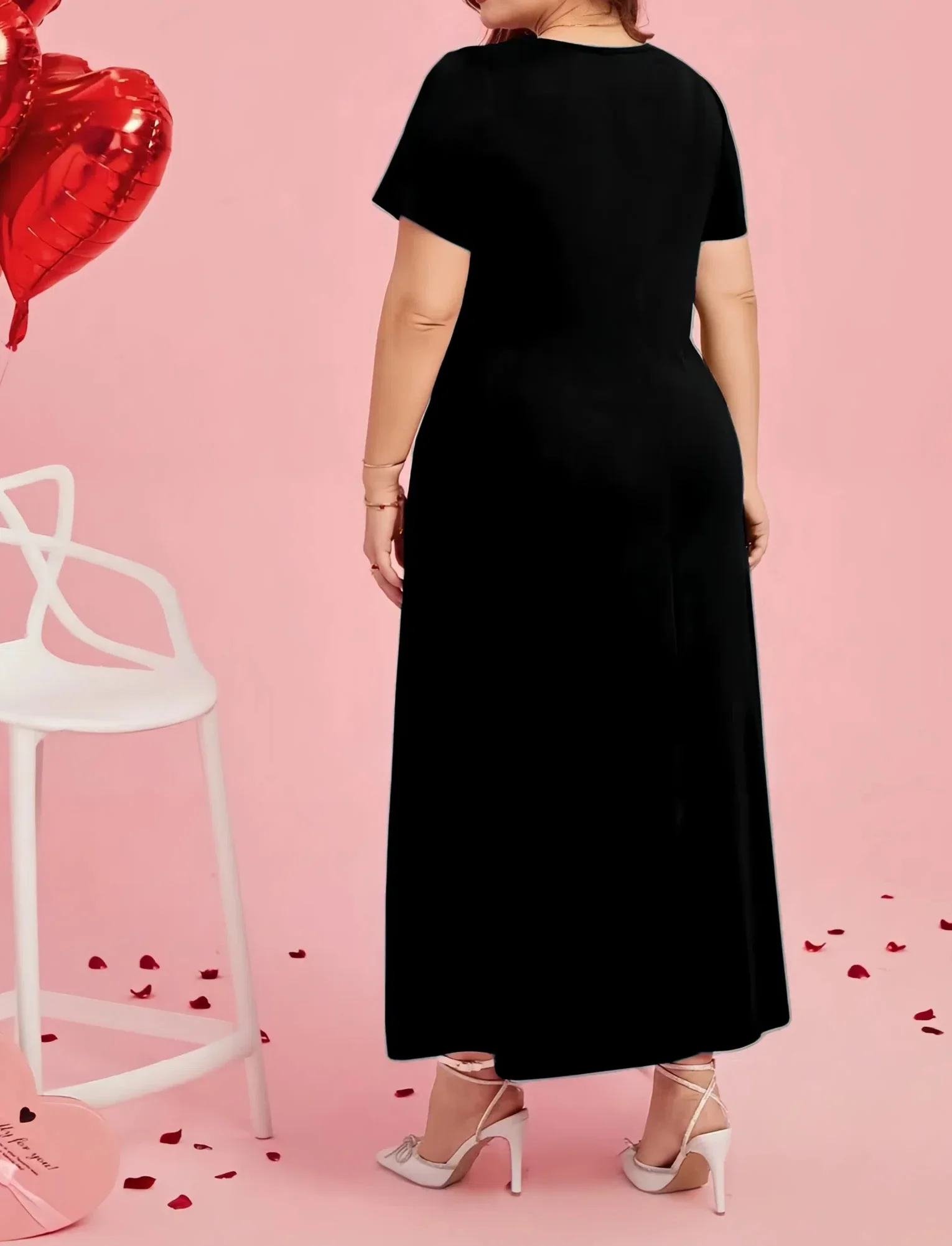 فستان نسائي أسود بأكمام قصيرة ورقبة على شكل حرف v مقاس كبير 2025 نمط جديد مقاس كبير MM يبدو نحيفًا مع جيوب فستان طويل غير رسمي على شكل حرف a