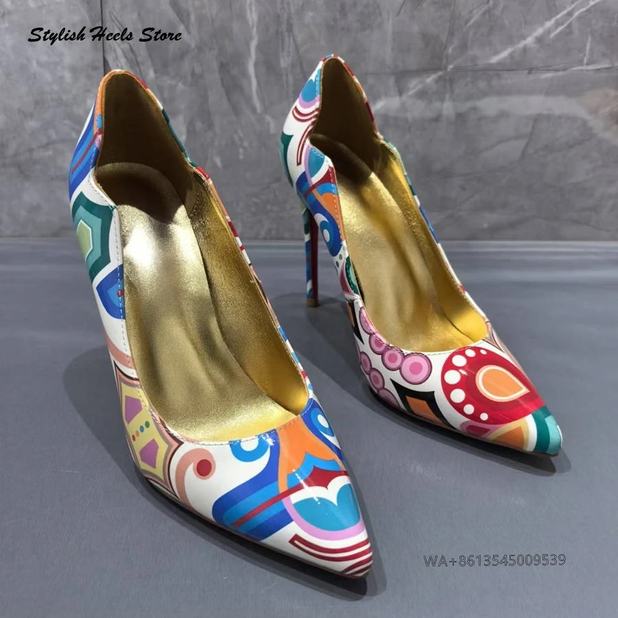 Stijlvolle kleurrijke graffiti-pumps met puntige neus, superhoge dunne hakken, gemengde kleuren, stiletto's, modeshow, runway, kantoorschoenen voor dames