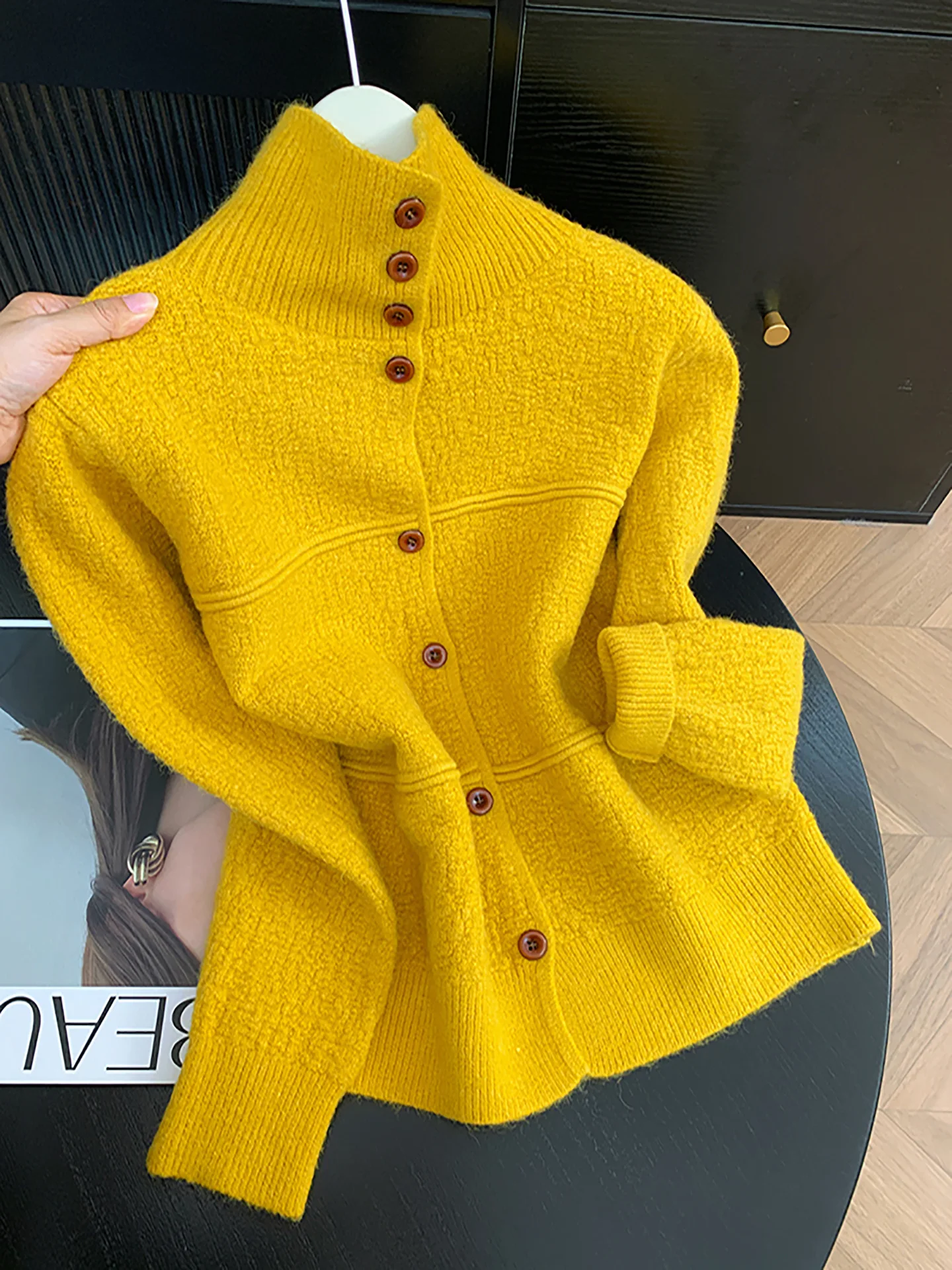 أزياء بسيطة الياقة المدورة واحدة الصدر سترة مشغولة من الصوف المرأة كسول نمط فضفاض عارضة طويلة الأكمام سترة معطف الإناث قمم