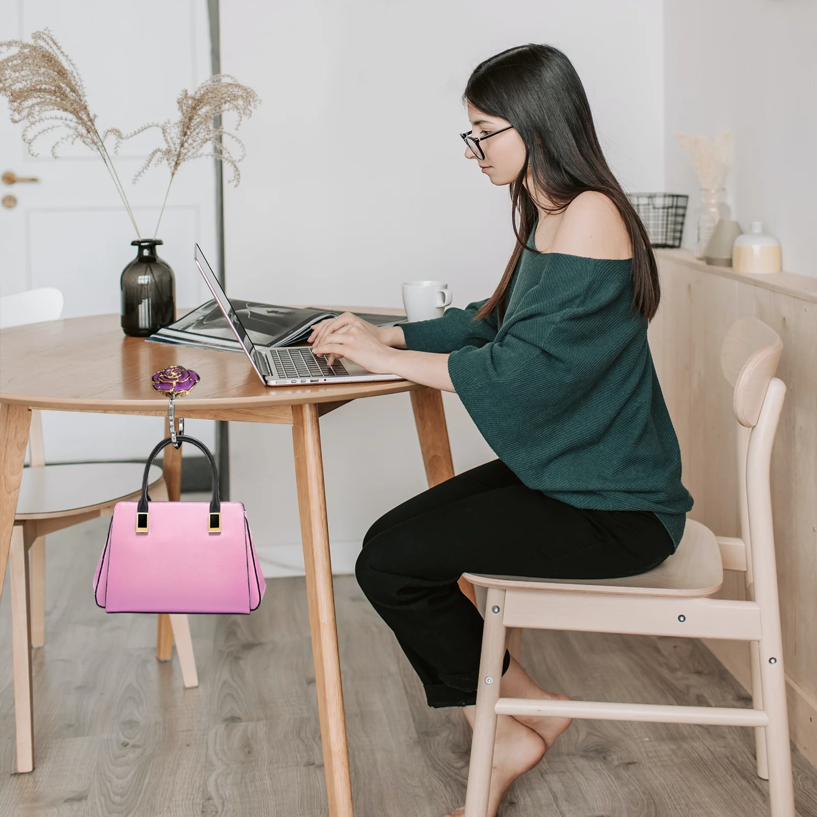 

Lock Clasp Handbag Hook Purple Foldable Bag Table Hanger For Desk Flower Design Portable Purse Holder Non-Slip Back