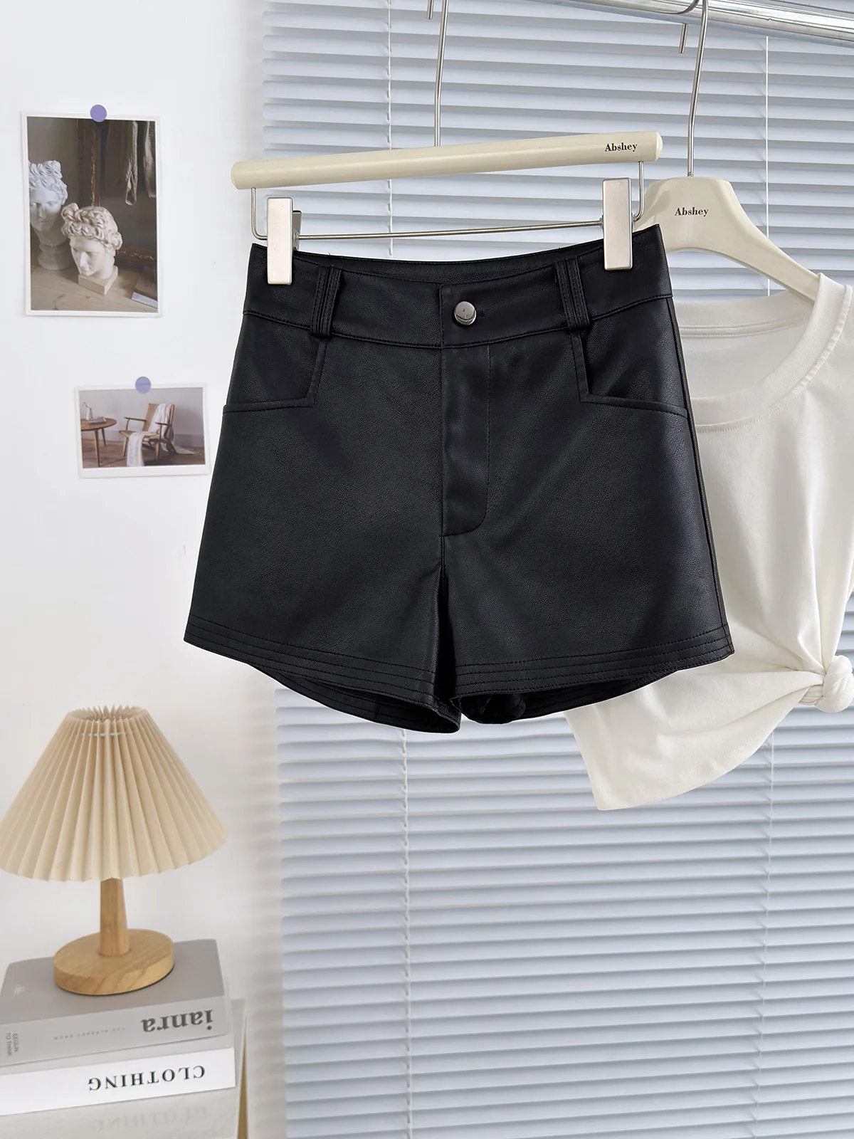 新しいPUレザーショーツ レディース ハイウエスト Aライン スパイスガール ブーツィーショーツ