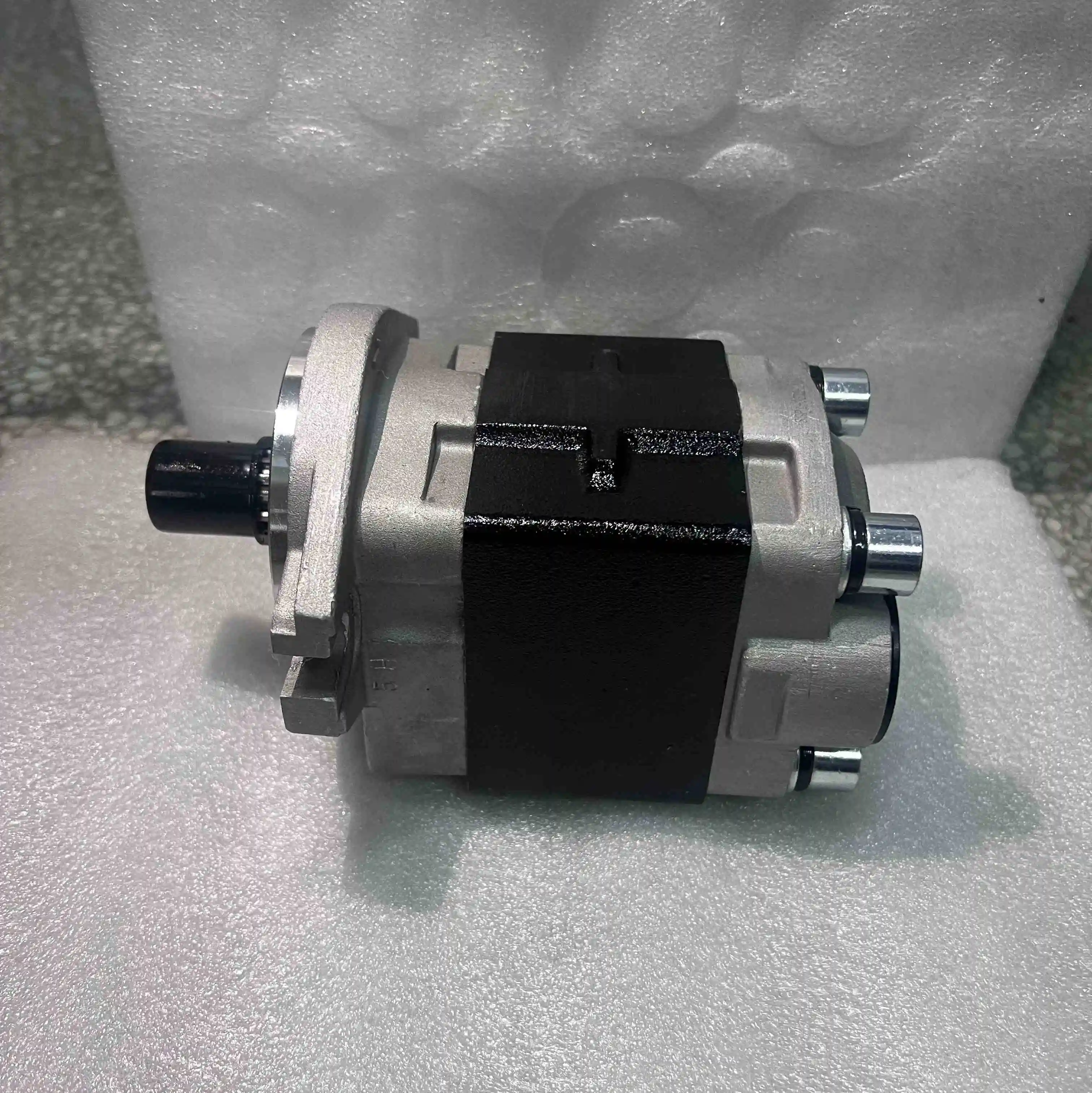

SGP1 SGP2 Series Hydraulic Pumps SGP1-36D2H1L 13 Spline Teeth SGP1-36D2H5L 10 Spline Teeth Gear Pump