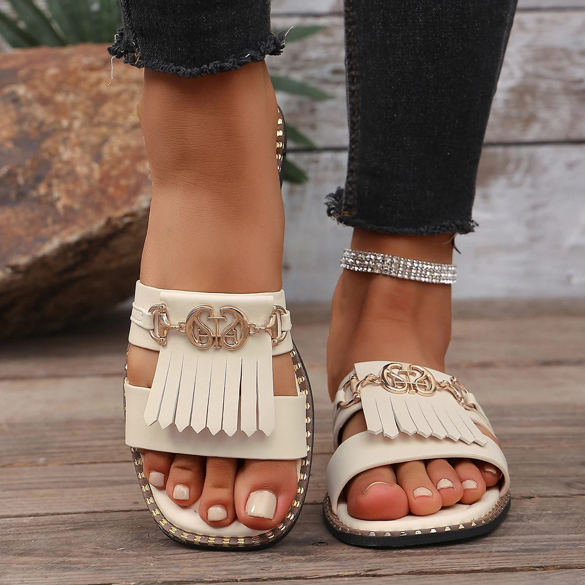 

Metal Chain Tassel Solid Color Large Size Flip Flops Summer New Roman Style Flat Outdoor Women's Slippers Women's Sandals 36-43