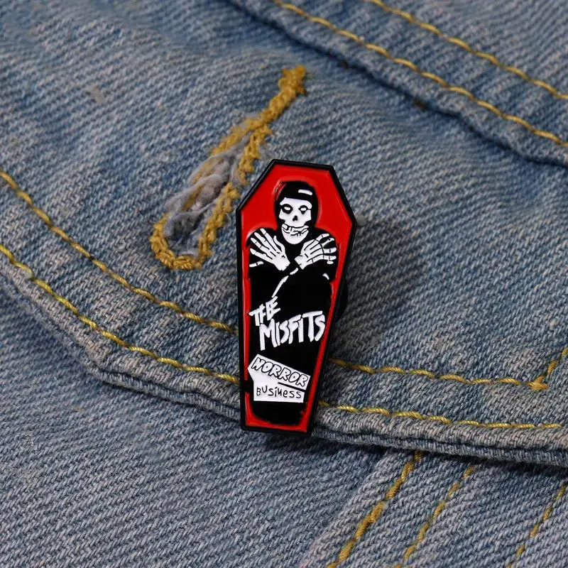 Misfits Coffin Enamel Pins Custom Skeleton Brooches Lapel Badges Gothic Cool Punk Dark Jewelry Gift for Friends