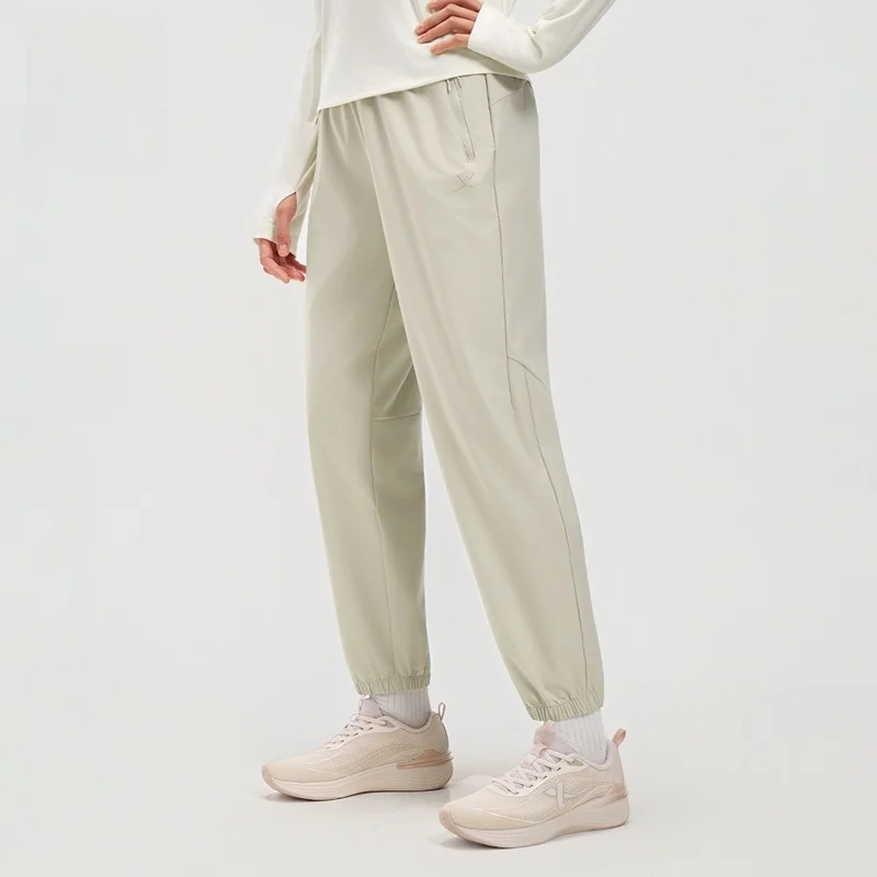 

Женские беговые брюки XTEP 2026: Новинка Весны, Спортивные брюки свободного кроя с длинными штанинами, нейлон/спандекс