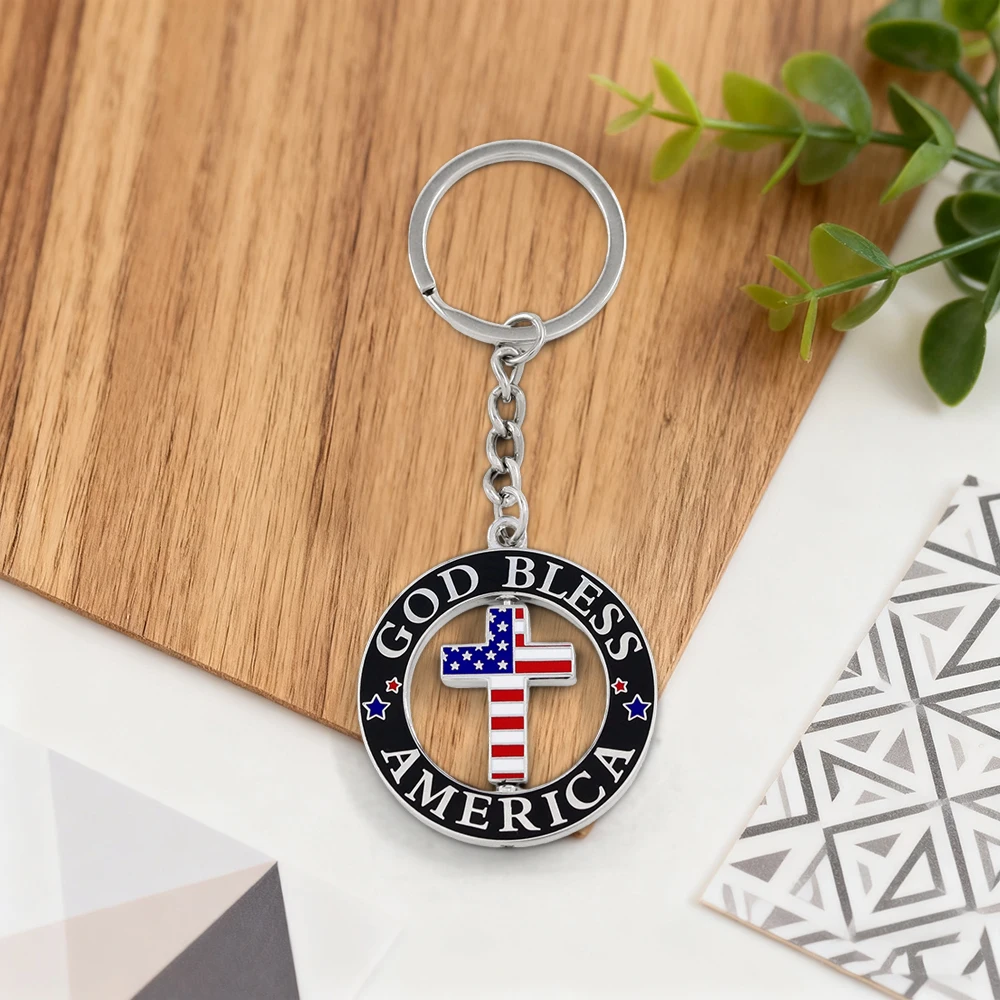 Gott segne Amerika Sterne-Streifen-Kreuz Doppelseitiger Drehbarer Schlüsselanhänger Patriotische Amerikanische Flagge Anstecknadel Christliches Geschenk für Männer W – Detail 3
