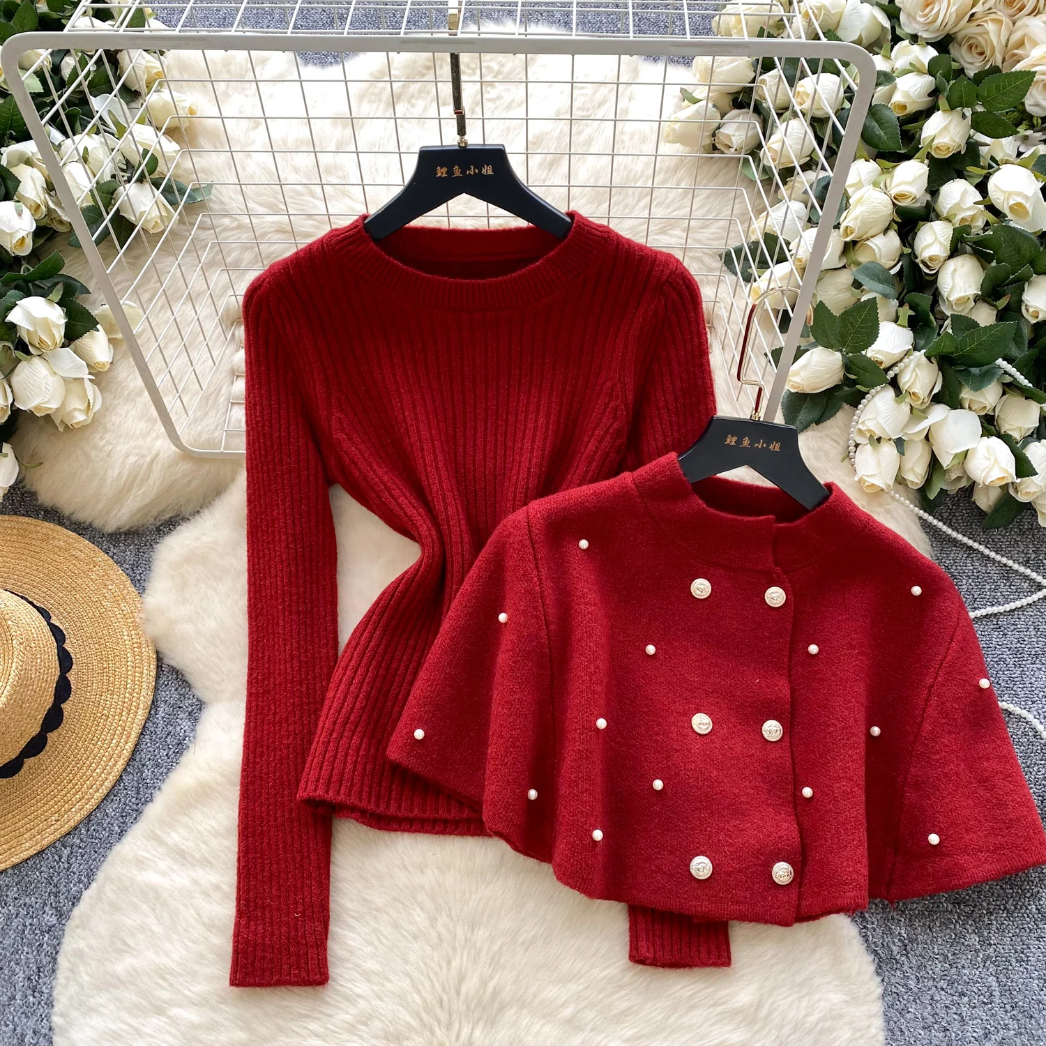 Maglione lavorato a maglia con perline per donna 2025 Autunno Inverno Nuovo pullover vintage in stile coreano con mantello rosso doppio petto