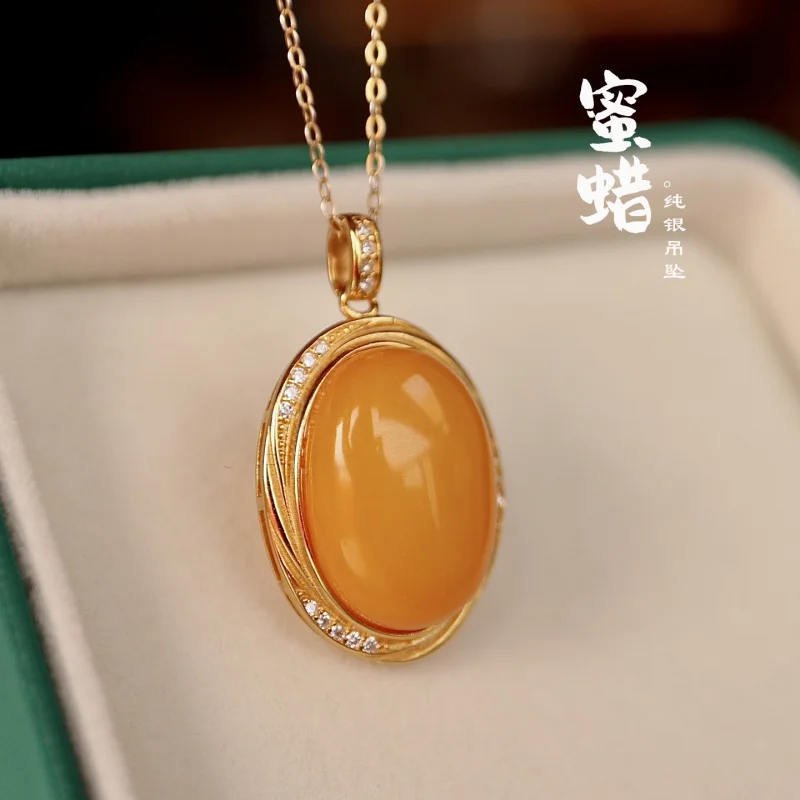 

Natural Chicken Fat Yellow Beeswax Surface Pendant Through Body S925 Silver Holiday