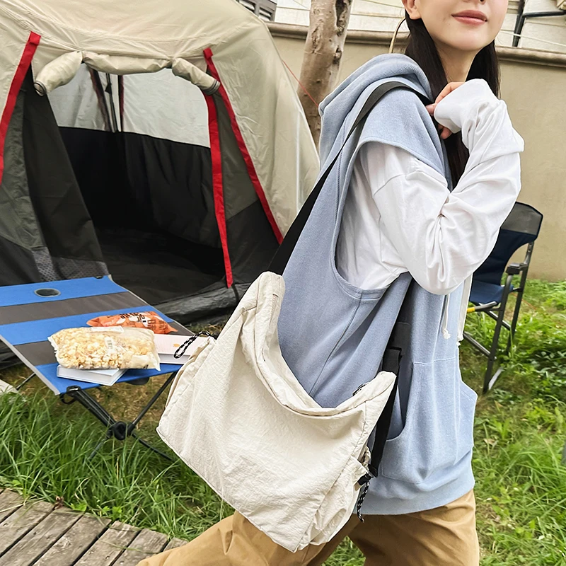 

Большая вместимость 2025 г., хит продаж, нейлоновые сумки через плечо, однотонные, на молнии, популярные повседневные мягкие простые универсальные сумки на плечо