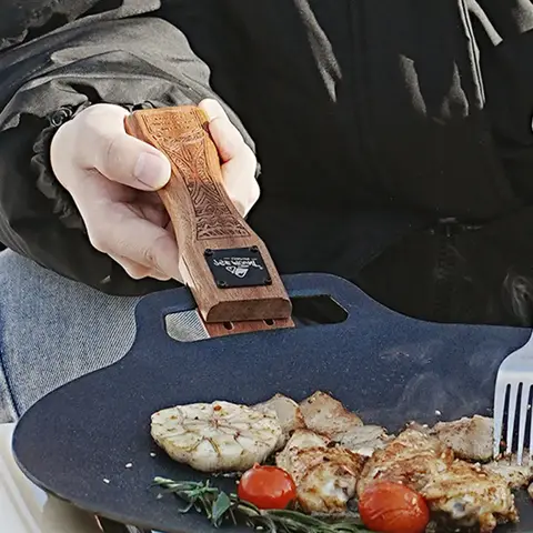 야외 그릴 팬 핸들 안티 스케일 단단한 나무 손잡이 조절 가능한 바베큐 플레이트 클립 절연 핸들 캠핑 피크닉 조리기구 도구
