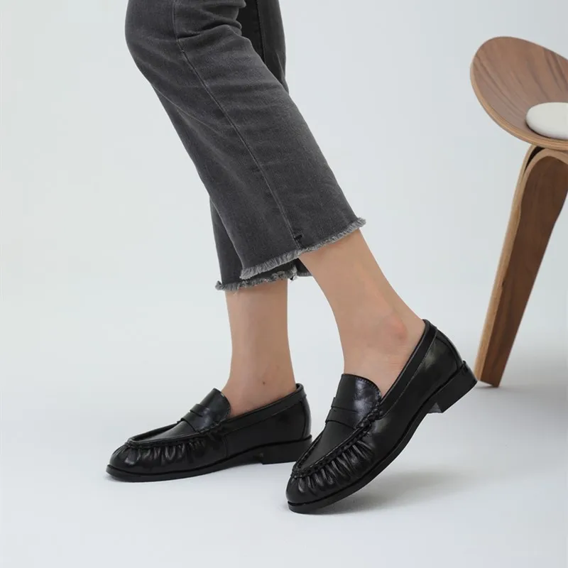 Damen-Leder-Slipper Modell 2026, Wildleder-Oberfläche Einzelschuhe mit Niedrigem Absatz, Handgefertigte Retro Plissierte Runde Zehenpartie Damenschuhe – Detail 8