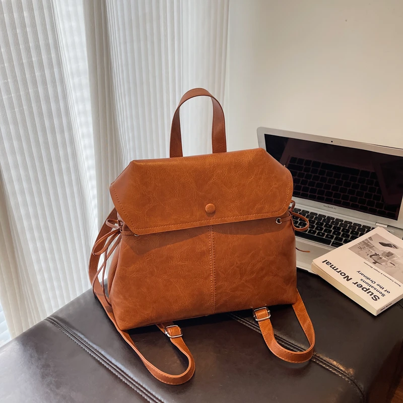 

Осень 2024, новые модные глянцевые однотонные рюкзаки из искусственной кожи, простые высококачественные универсальные портативные рюкзаки большой емкости с застежкой для женщин