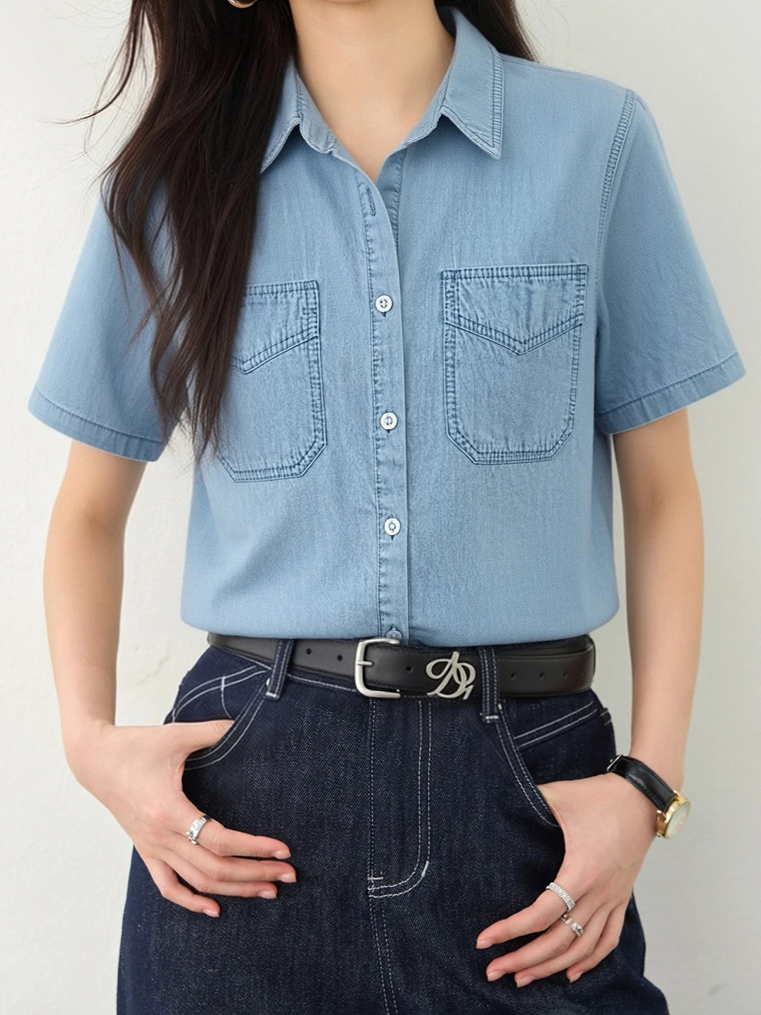 2026 New Women's Washed Denim Short Sleeve Shirt Fashionable Lapel Cargo Pocket Top Retro Casual Comfortable Daily Commute Wear