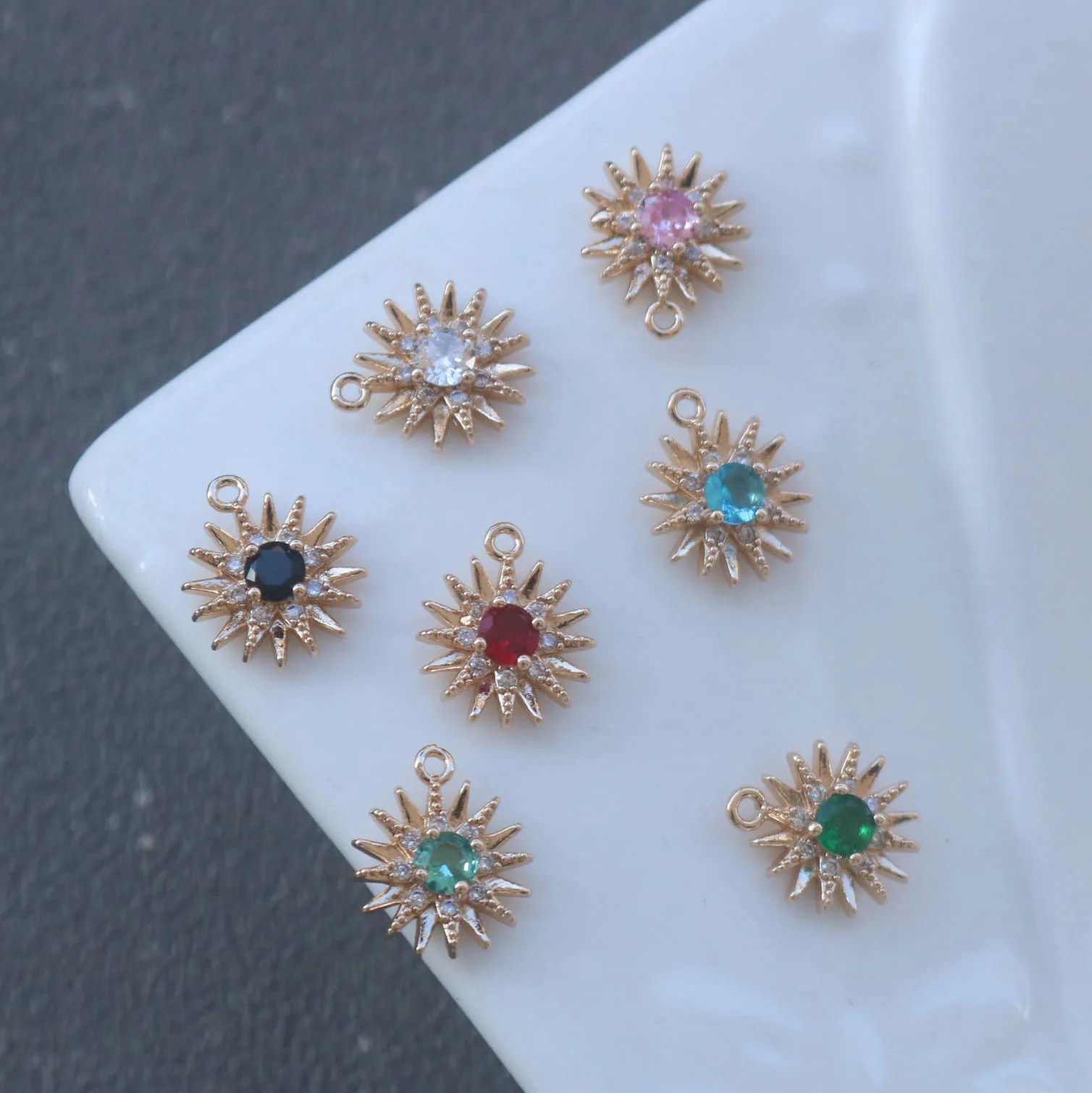 

20pcs/ Bag DIY Jewelry Accessories Fashion Copper Inlaid Zircon Sunflower Pendant Earrings Necklace Jewelry Making