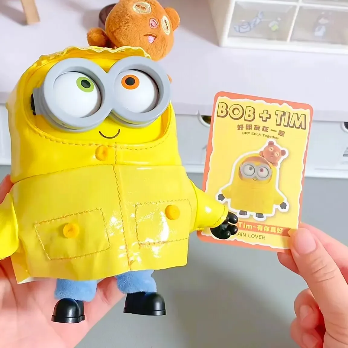 52TOYS Minions: Niedliche Plüschpuppen in Überraschungsbox, Vielseitiger Schlüsselanhänger, Dekoration für Rucksack und Tasche, Weiches Spielzeug, Geschenke – Detail 12
