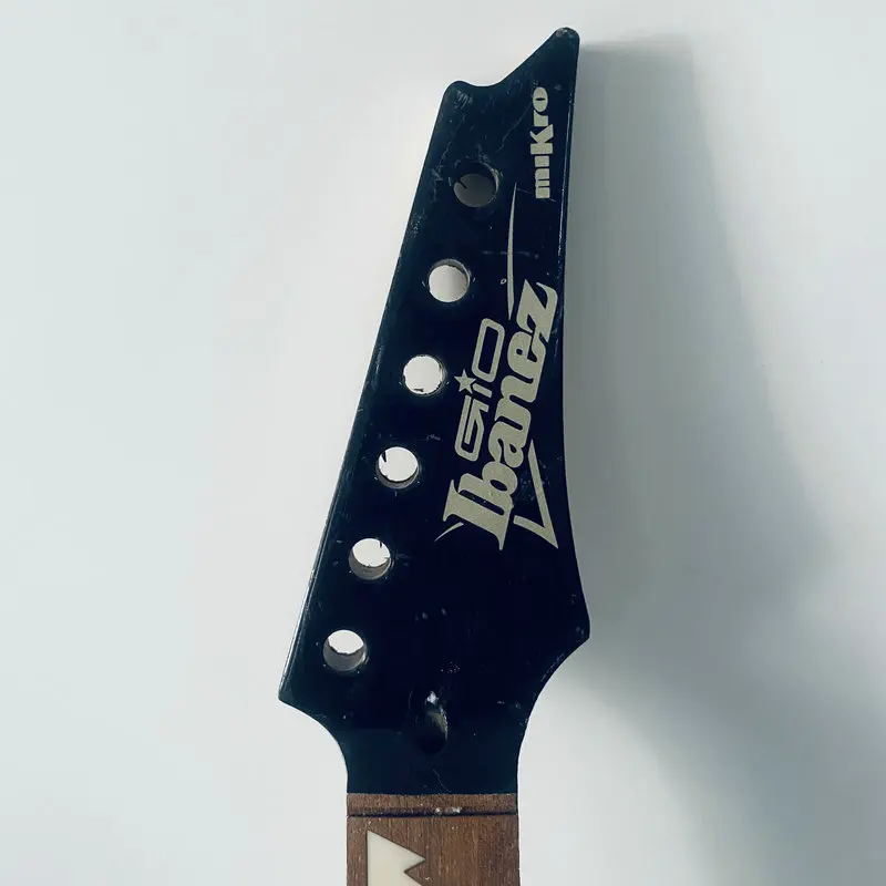 

JN760 Короткая шкала Длина 6-струнная электрогитара Незавершенный гриф мини-гитары без ладов с повреждениями грязной поверхностью