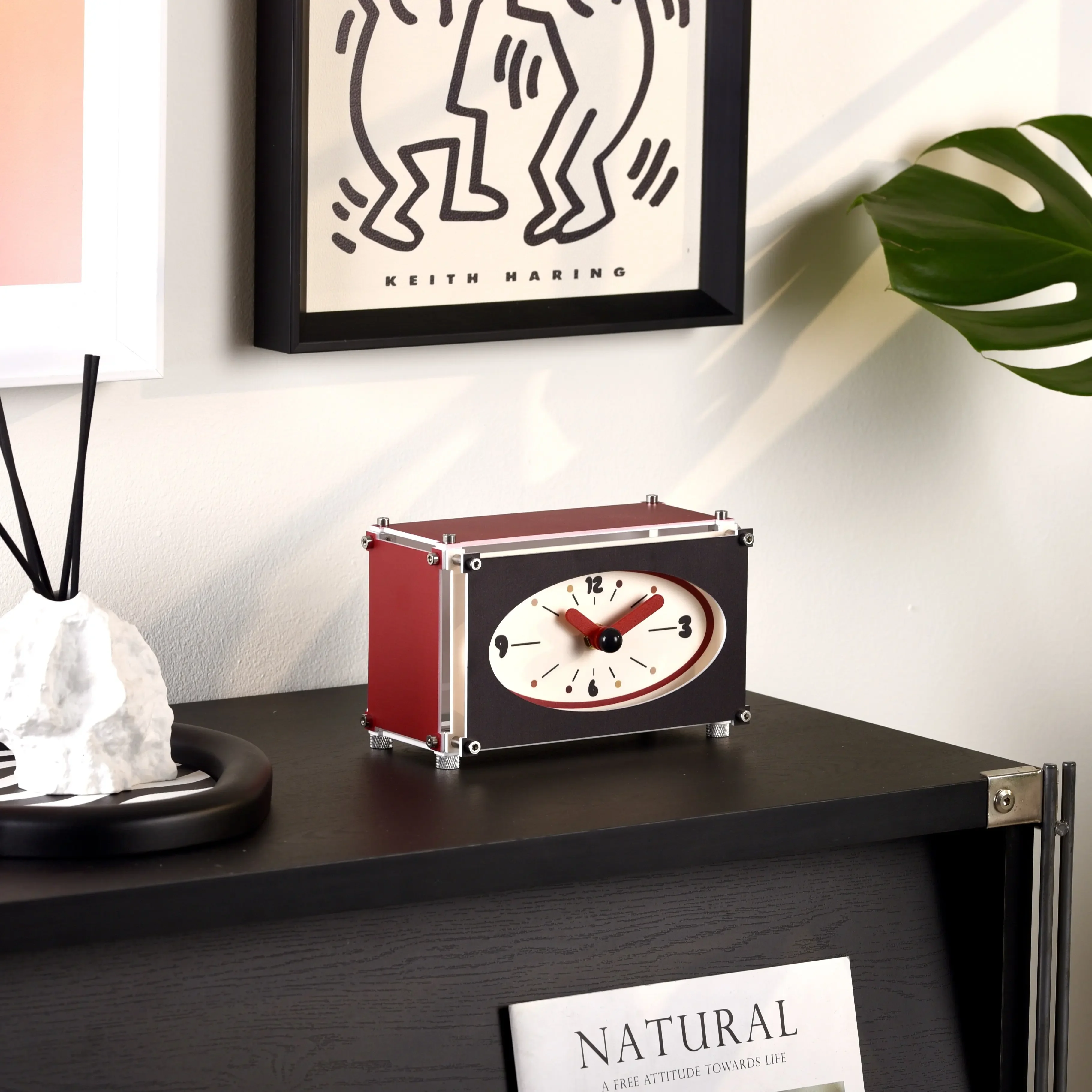 Bedroom Nordic Silent Desk Clock Minimalist Small Table Clock for Bedside Non-Ticking Battery Operated Desktop Decoration