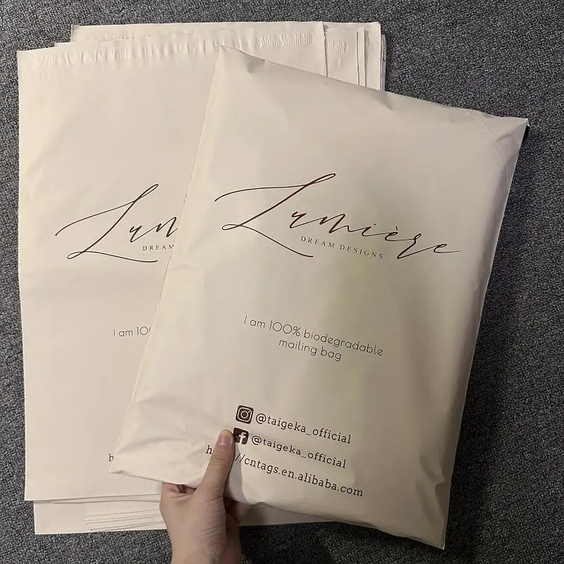 Op Maat Gemaakte Logo Envelop Postzak Kledingverpakking Plastic Poly Mailers Mailingtassen Biologisch Afbreekbaar Recyclebaar