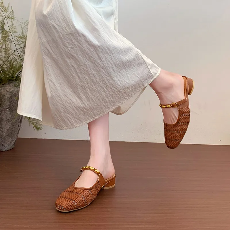 

2025 г., модная женская обувь, женские тапочки с закрытым носком, новое платье с металлическими украшениями, летние новые универсальные бестселлеры на высоком каблуке