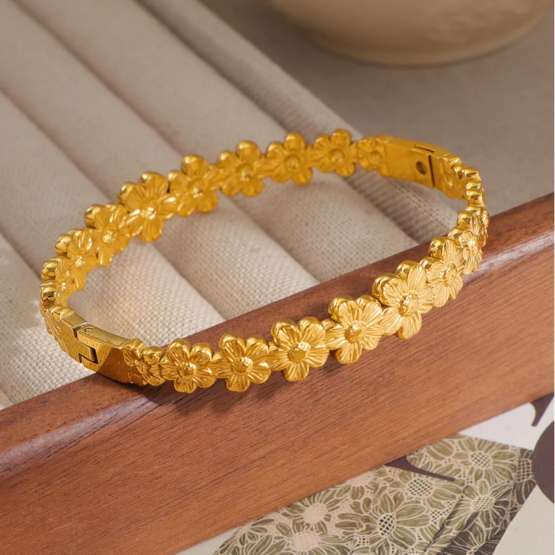 Fresh Style Multiple Flowers Stainless Steel Bracelet Plated 18K Gold Waterproof Non-fading Jewelry for Women Girls Friends Gift