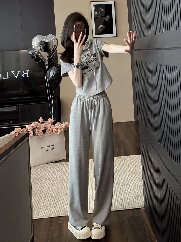 

Short Sleeve Casual Fashionable Sporty Set Women Summer 2026 New Stylish Age-Defying Wide Leg Pants Two-Piece Slimming Ensemble