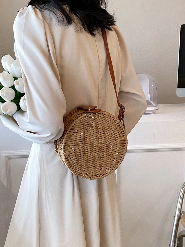 Korean Circular Woven Bag 2023 New Summer Women\'s Exquisite Lock Design Straw Woven Bag Beach Vacation Fashion Crossbody Bag