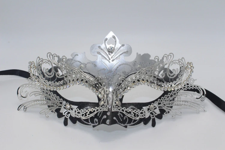 Iron Butterfly Masquerade Mask Half Face Hollow Eye Line Diamond Halloween Princess Mask Props Party Performance Accessories