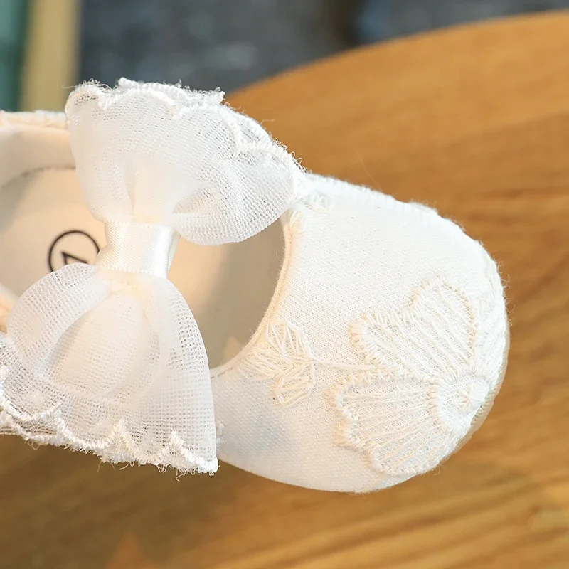 Simpatiche scarpe da principessa per bambina in pizzo bianco Mocassini per bambini Moccs Scarpe con fiocco e frange con suola in gomma Calzature antiscivolo Scarpe da culla