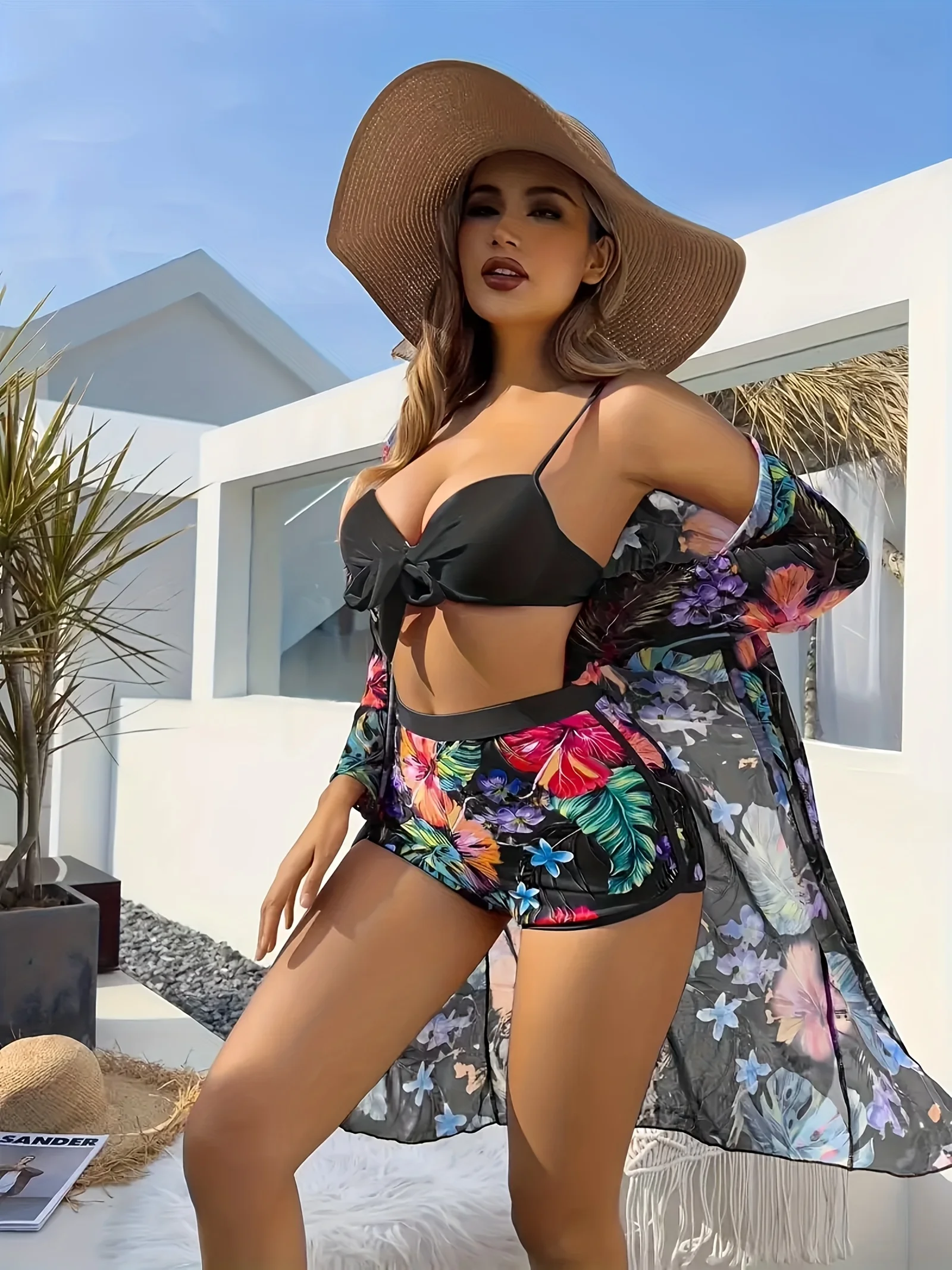 ชุดว่ายน้ำบิกินี่ 3 ชิ้น รุ่นใหม่ ปี 2026 สำหรับผู้หญิง ดีไซน์เซ็กซี่และทันสมัย สีดำ พร้อมเสื้อคลุมยาวลายดอกไม้หลากสี