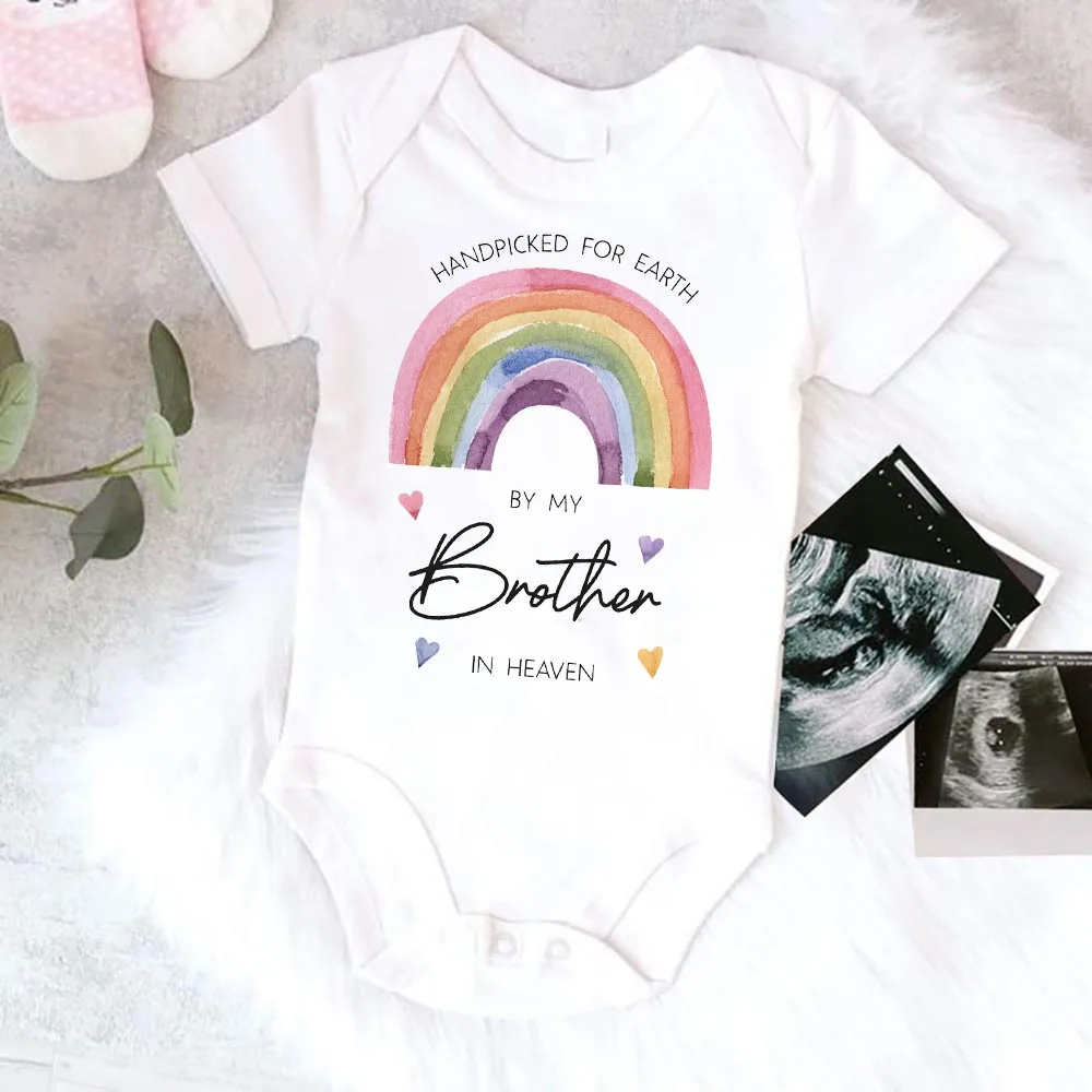 Handgeplukt Voor Aarde Door Mijn Broer In De Hemel Regenboog Print Bodysuit Pasgeboren Zomer Romper Baby Korte Mouw Jumpsuit