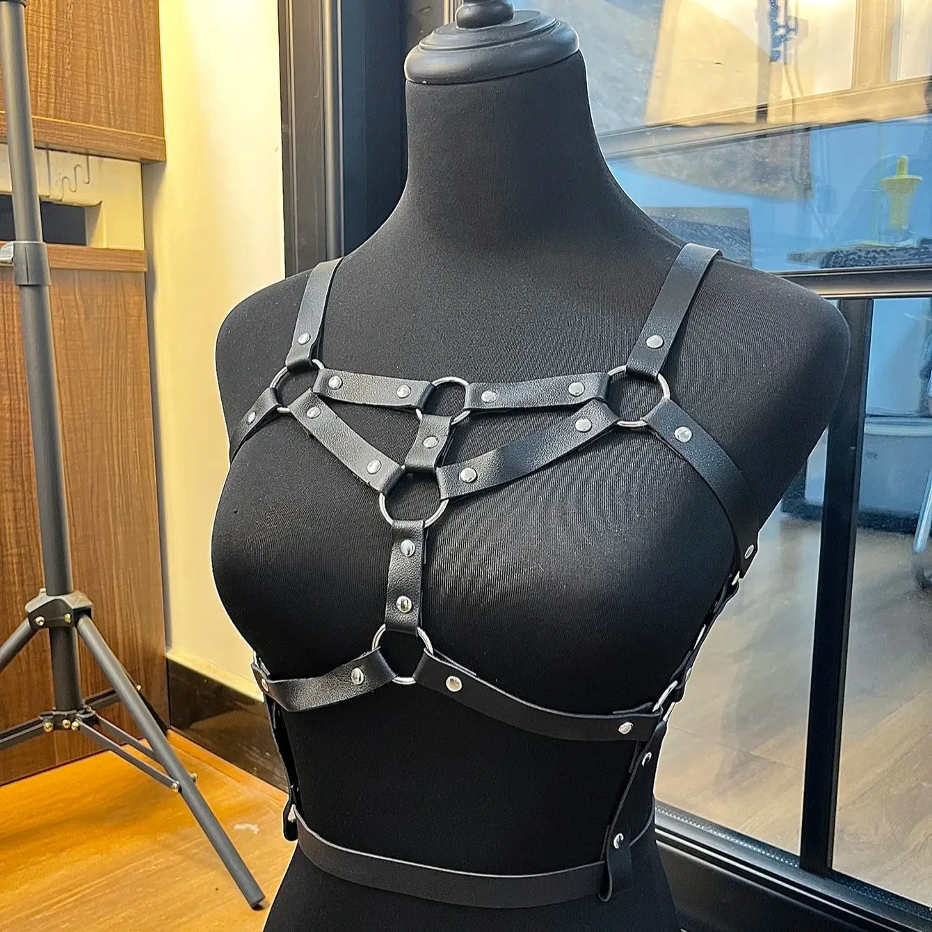 Fashionable and Sexy Leather Straps with Adjustable Body Restraints for Daily Wear, Party and Holiday Sexy Clothing Accessories