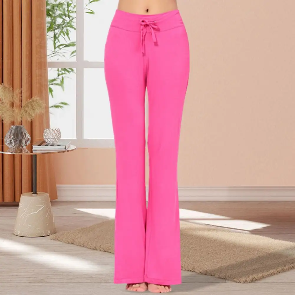 Однотонные брюки. Стильные женские расклешенные брюки с карманами. Удобные повседневные брюки с регулируемым шнурком и эластичной резинкой на талии.