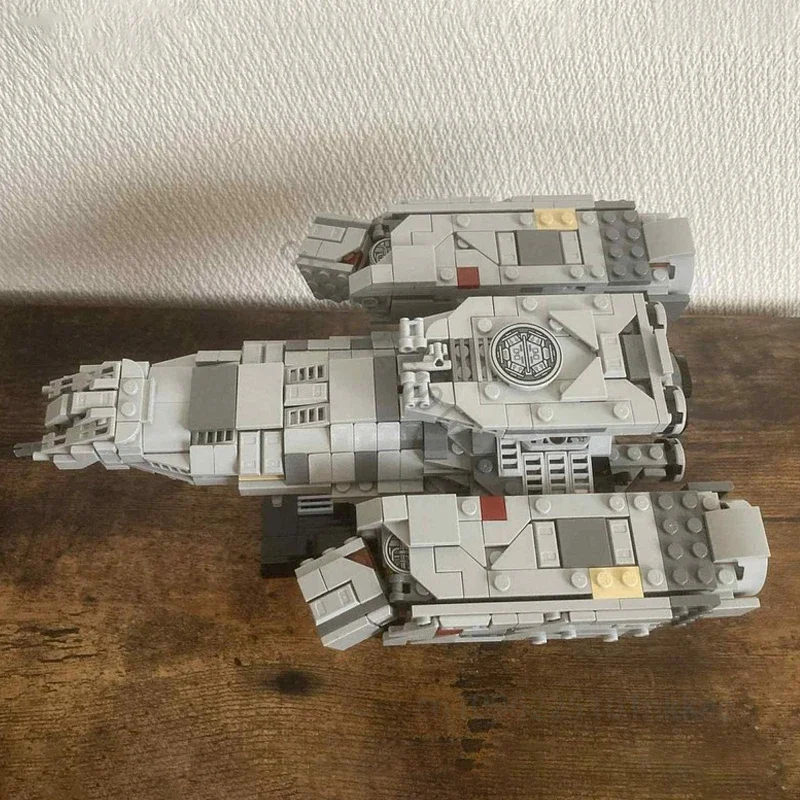 Model Perang Kapal Luar Angkasa MOC Alien USCSS Nostromo Skala Midi Blok Bangunan Pace War Militer Bata DIY Perakitan Mainan Anak Hadiah
