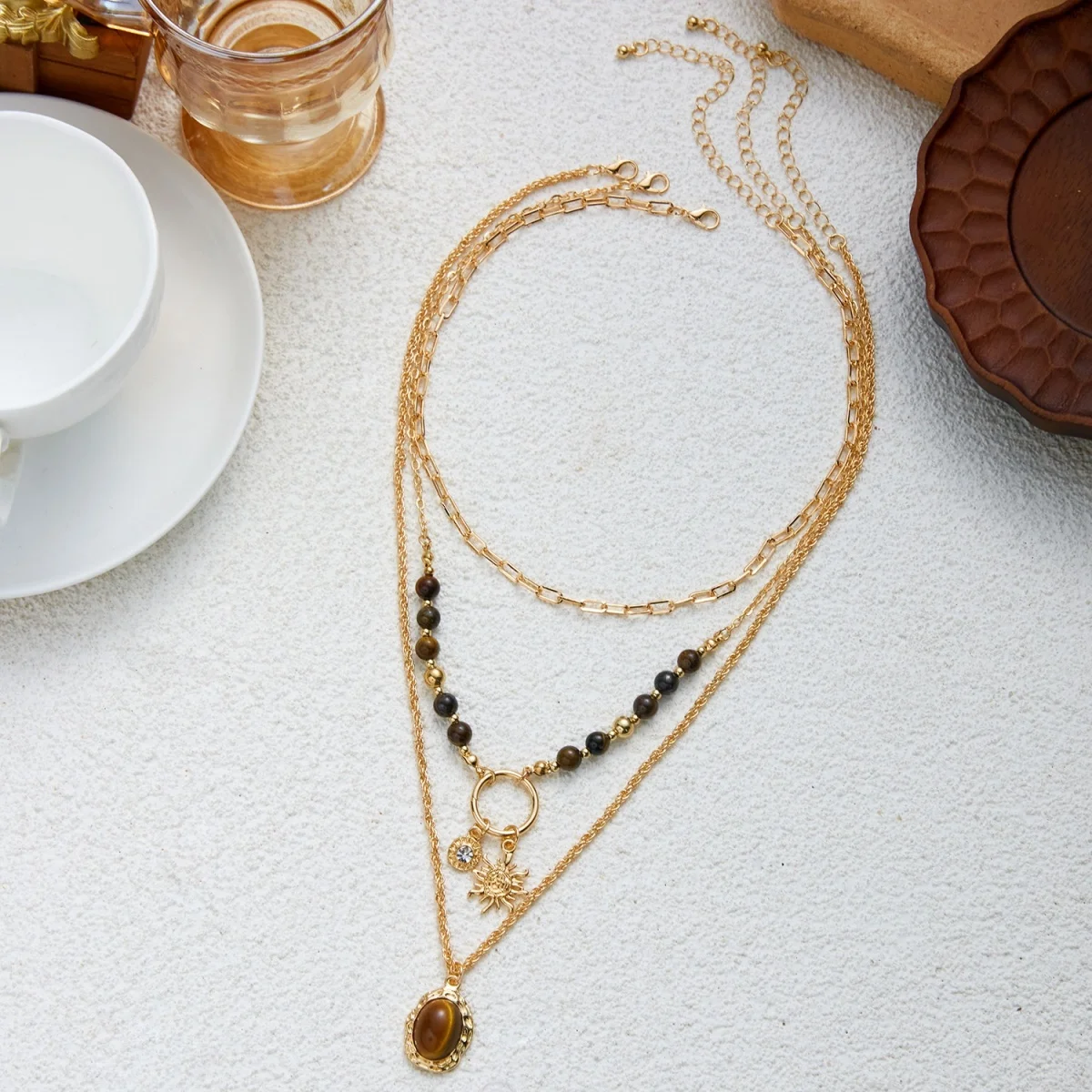 Vintage Maillard Halskette mit natürlichen Tigeraugen-Perlen, Sonnen- und ovalen Anhängern, für Damen und Herren, im ethnischen Stil, mit Blumen- und Kristallmotiven, lange Choker-Kette. – Detail 23