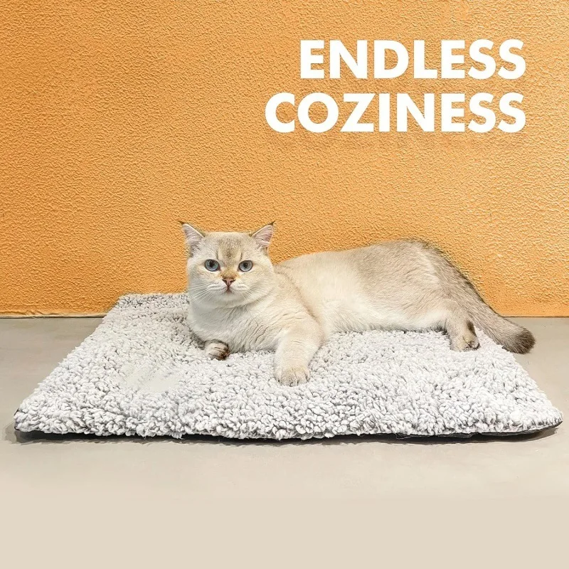 猫と犬用の自己発熱ペットパッド 滑り止め底面の豪華なフリースマット 屋内屋外用 快適な睡眠のための暖かいベッド