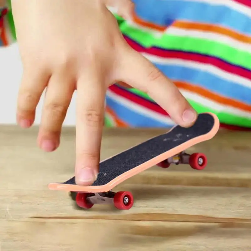 Finger Skateboards leggero Cool Mini skateboard Toys Kit tastiera in legno giocattolo Anti Stress giocattoli sensoriali della tastiera