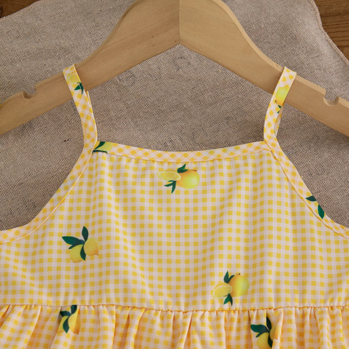 Gelb kariertes Zitronen-Set für Kleinkinder, 2-teilig, Hosenträger-Top und Shorts mit elastischem Bund, süßes Sommer-Set für Mädchen, Strand und Reisen – Detail 4