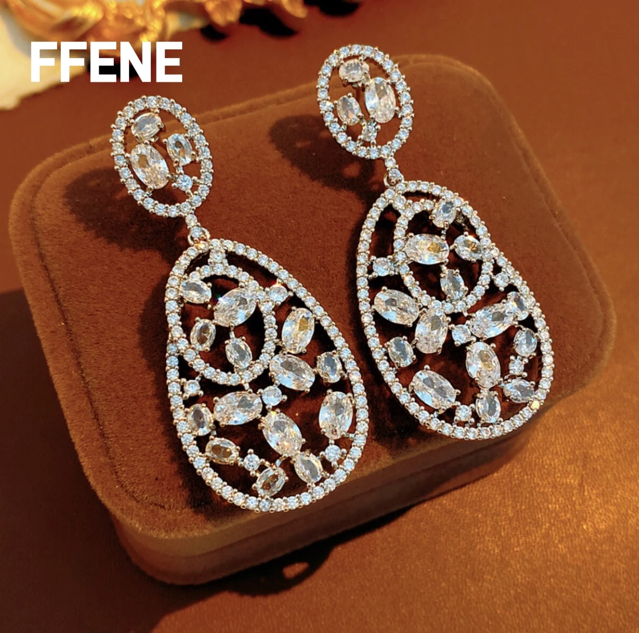 

[Elegant] Silver Needle Zircon Oval Earrings Luxury High-end Elegant Earrings Fashionable and Changeable Unique Women's Earrings