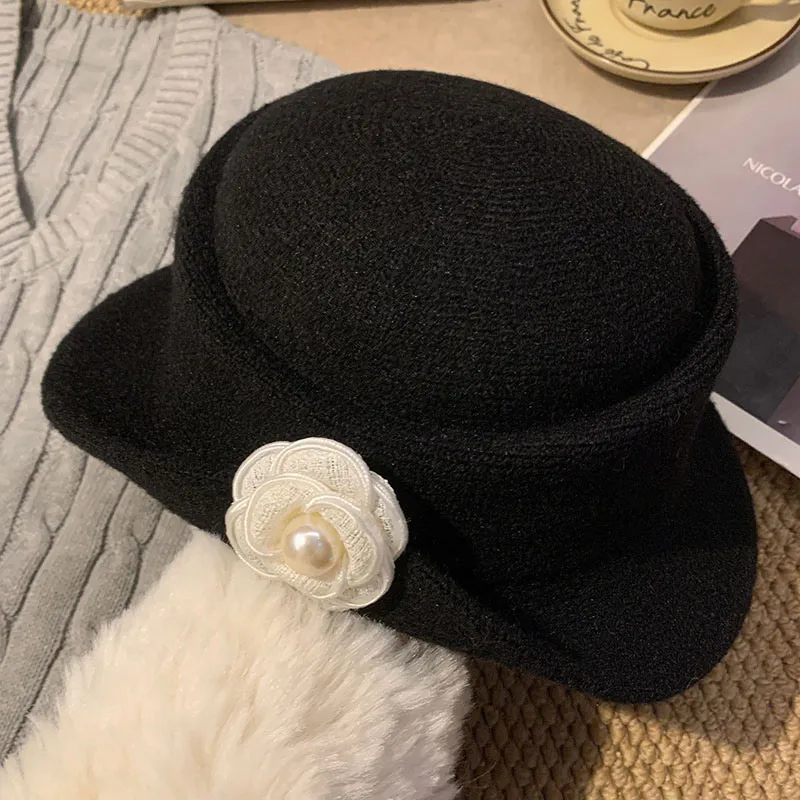 Eleganter Zylinder im französischen Stil für Frauen im Herbst und Winter, Baskenmütze-Stil, schwarz, Retro-Mode, weißes Gesicht, verbessernder kleiner Hut