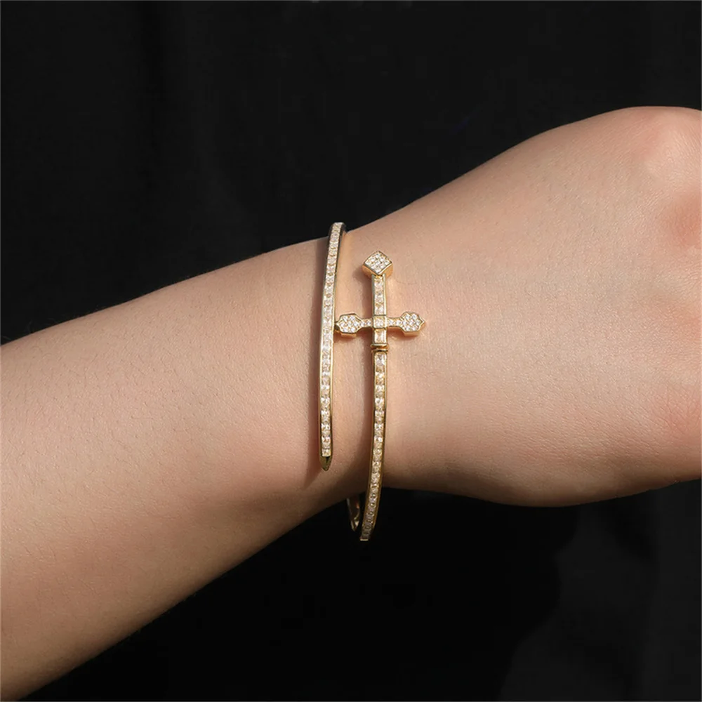 العصرية الفريدة الجديدة الهيب هوب سيف العدالة سوار النحاس مطعمة الزركون كامل الماس مجوهرات للجنسين