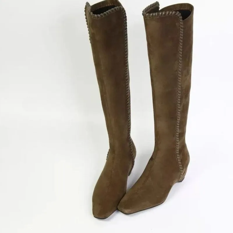 

2025 Brand Kitten Heel Women Long Boots Retro Brown Suede Pointed Toe Street Style Slim Fit Concise Design Ladies Shoes