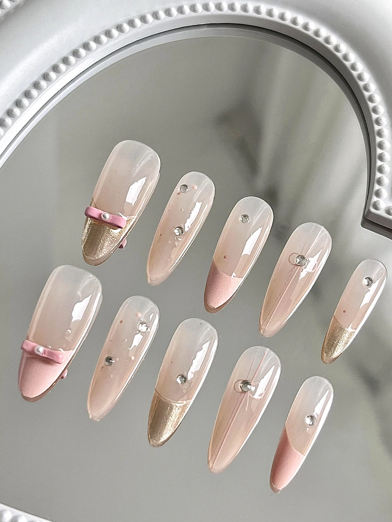 10-Piece Set of Medium-Length Almond-Shaped, Ballet-Style, Gold-Plated French Gentle Girl-Style Handmade False Nail Tips, Sweet and Elegant, with a Unique Girlish Vibe