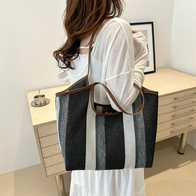 Sac fourre-tout tissé rayé de grande capacité pour femme, sac à main portable en toile, sacs à main de voyage sous les bras, initié à la mode, nouveau